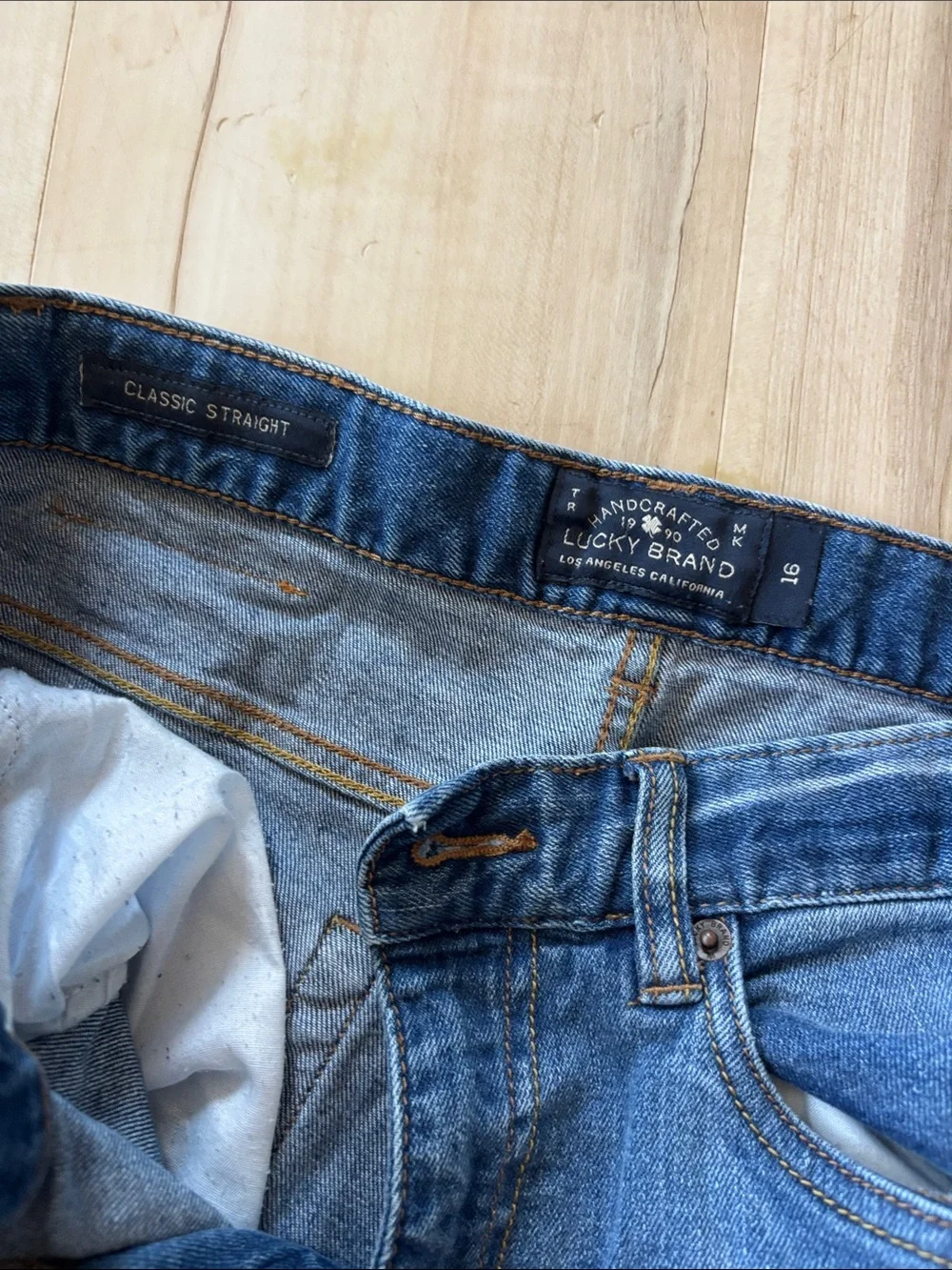 Lucky Brand 🍀 Straight Leg Jeans